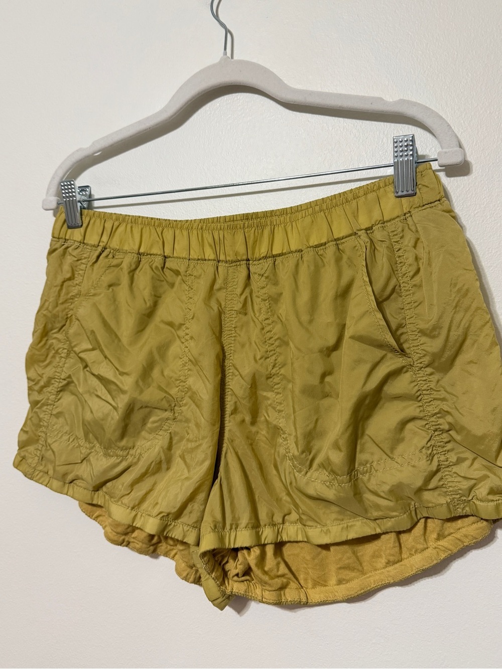 Free People Movement Sunshine bubble hem shorts size medium - Picture 4 of 6